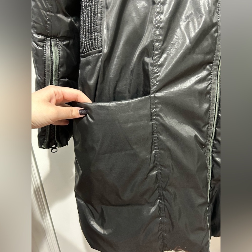 ($800) Women's Black Puffer Coat with Faux Fur Trim - Picture 4 of 11